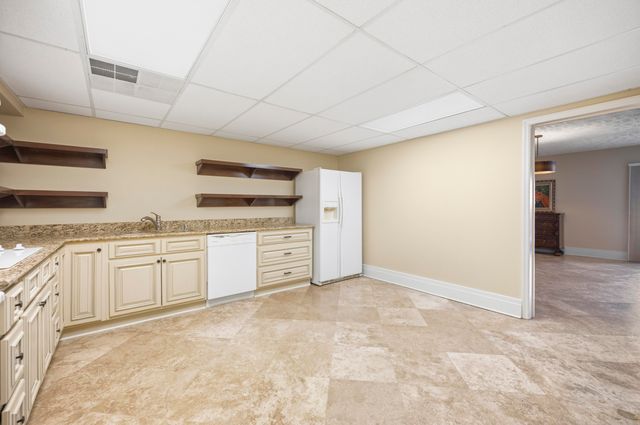 3600 Briar Hill Road, Lexington, KY 40516