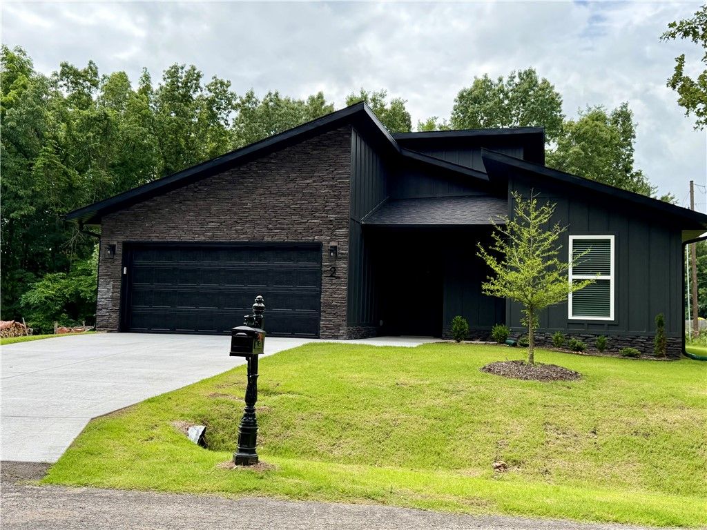 2 Fryer Lane, Bella Vista, AR 72715