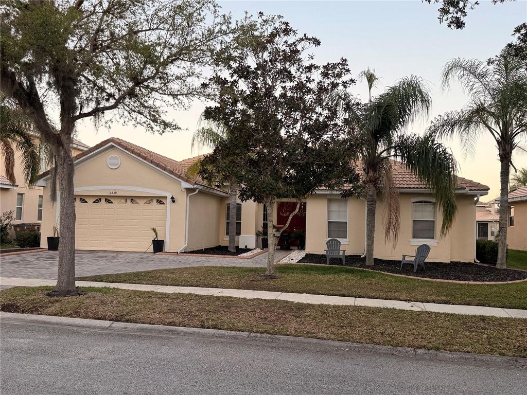 Image 2 of property listing at 3839 GOLDEN FEATHER WAY, Kissimmee, FL 34746