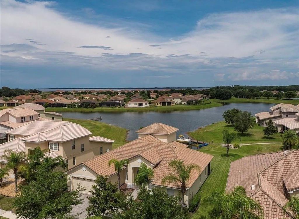 Image 5 of property listing at 3839 GOLDEN FEATHER WAY, Kissimmee, FL 34746