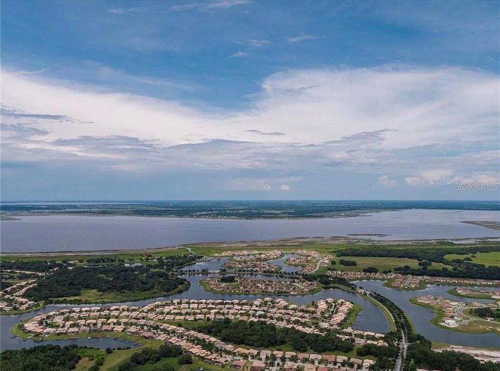 Image 7 of property listing at 3839 GOLDEN FEATHER WAY, Kissimmee, FL 34746