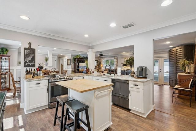2530 E NEW YORK AVENUE, Deland, FL 32724