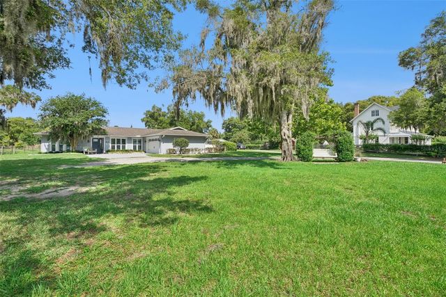 2530 E NEW YORK AVENUE, Deland, FL 32724