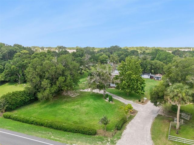 2530 E NEW YORK AVENUE, Deland, FL 32724