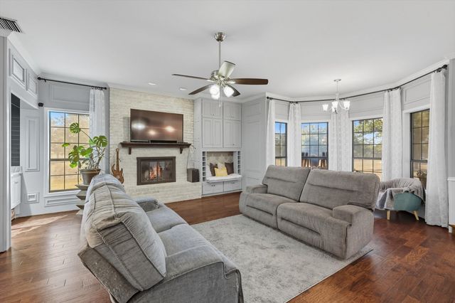 4011 E Bankhead HWY, Hudson Oaks, TX 76087