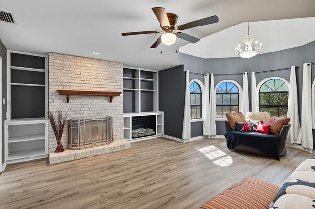 4011 E Bankhead HWY, Hudson Oaks, TX 76087