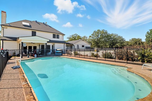 4011 E Bankhead HWY, Hudson Oaks, TX 76087