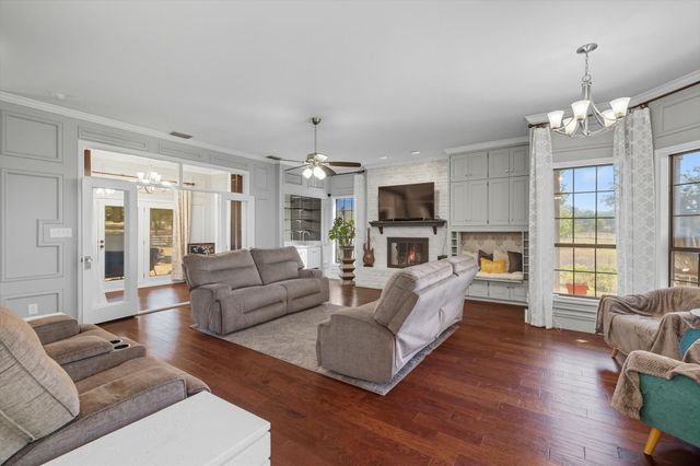 4011 E Bankhead HWY, Hudson Oaks, TX 76087