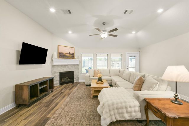 21843 Rose Maris Lane, Tomball, TX 77377