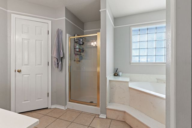 1008 Oak Valley Road, Burleson, TX 76028