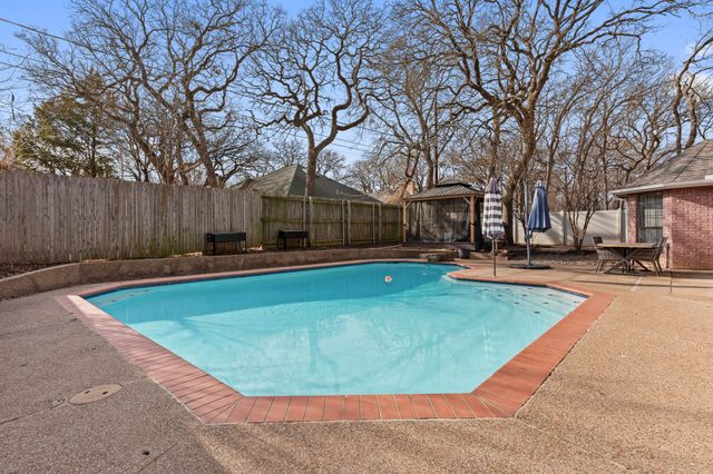 1008 Oak Valley Road, Burleson, TX 76028