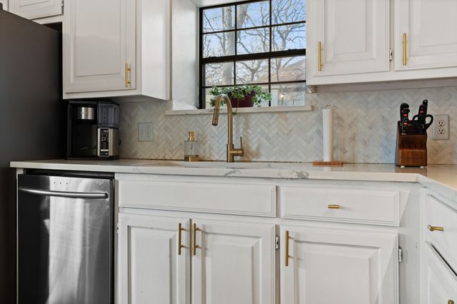 1008 Oak Valley Road, Burleson, TX 76028