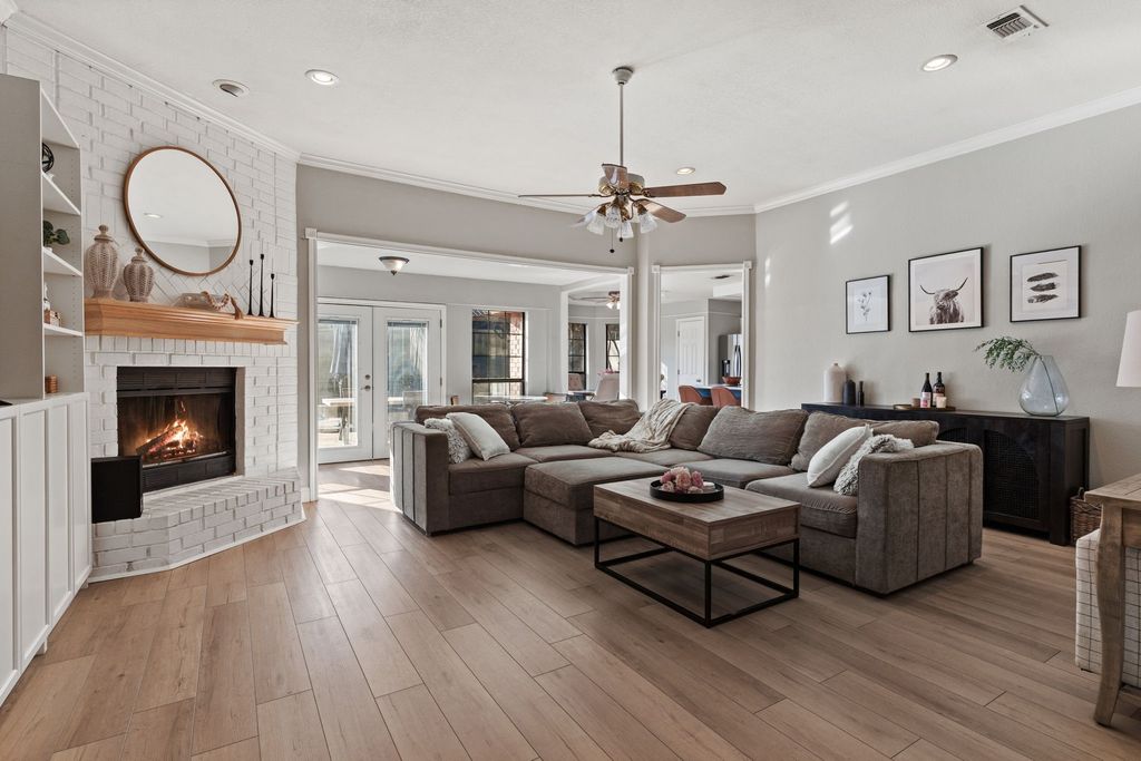 1008 Oak Valley Road, Burleson, TX 76028