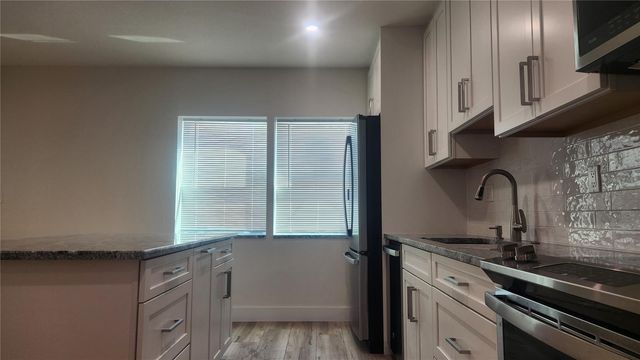 2117 5TH STREET Front House, Sarasota, FL 34237