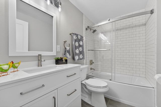 250 W Suburban COURT, Fox Point, WI 53217