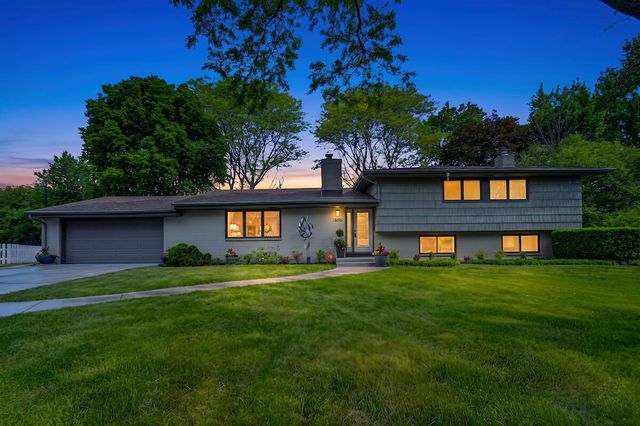 250 W Suburban COURT, Fox Point, WI 53217
