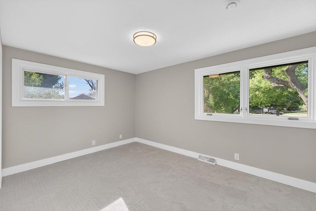 250 W Suburban COURT, Fox Point, WI 53217