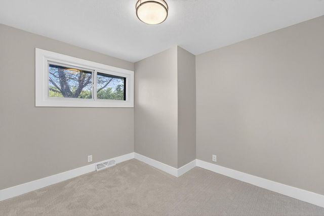 250 W Suburban COURT, Fox Point, WI 53217
