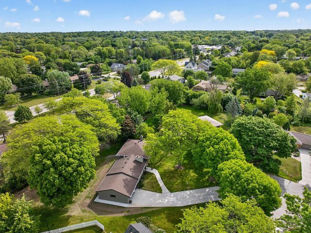 250 W Suburban COURT, Fox Point, WI 53217