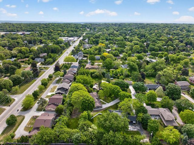 250 W Suburban COURT, Fox Point, WI 53217