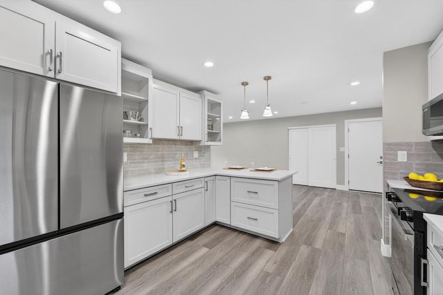250 W Suburban COURT, Fox Point, WI 53217