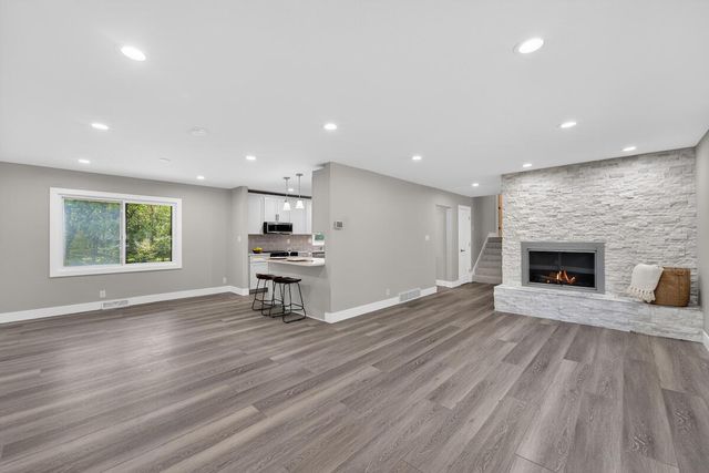 250 W Suburban COURT, Fox Point, WI 53217
