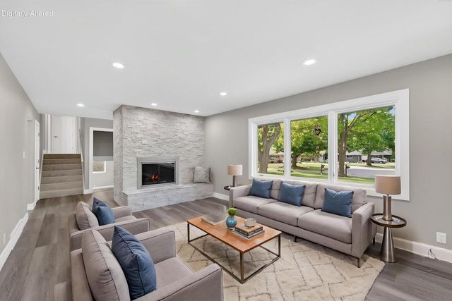 250 W Suburban COURT, Fox Point, WI 53217