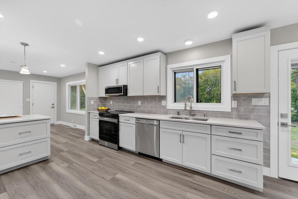 250 W Suburban COURT, Fox Point, WI 53217