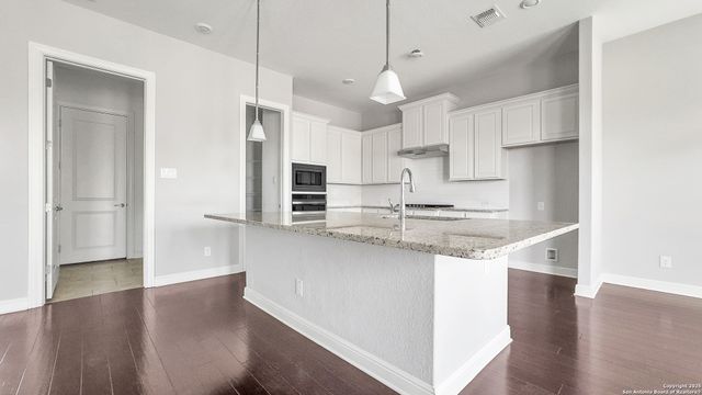 212 Big Bend, Castroville, TX 78009