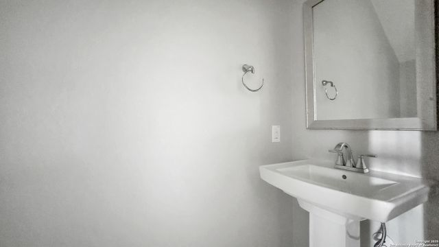 212 Big Bend, Castroville, TX 78009
