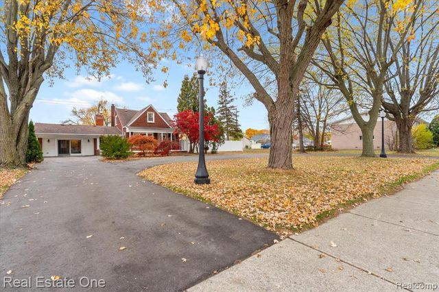 1353 Ford Avenue, Wyandotte, MI 48192