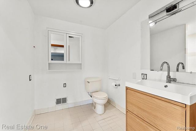 1353 Ford Avenue, Wyandotte, MI 48192