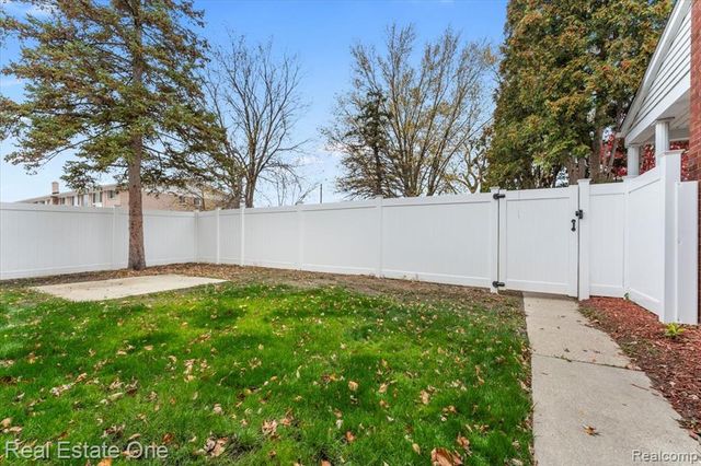 1353 Ford Avenue, Wyandotte, MI 48192