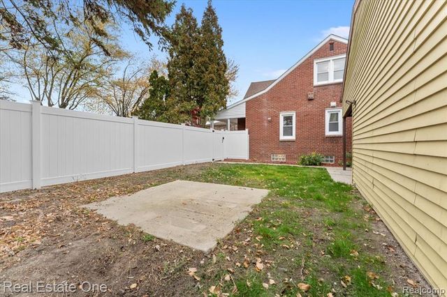 1353 Ford Avenue, Wyandotte, MI 48192