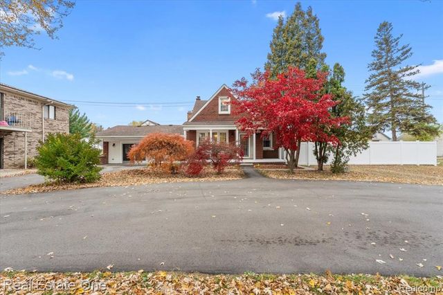 1353 Ford Avenue, Wyandotte, MI 48192