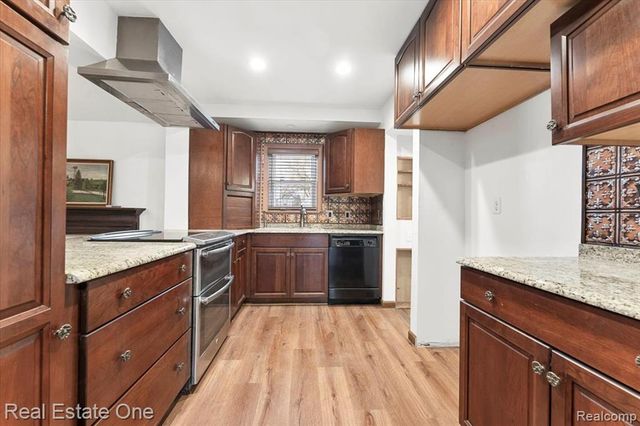 1353 Ford Avenue, Wyandotte, MI 48192