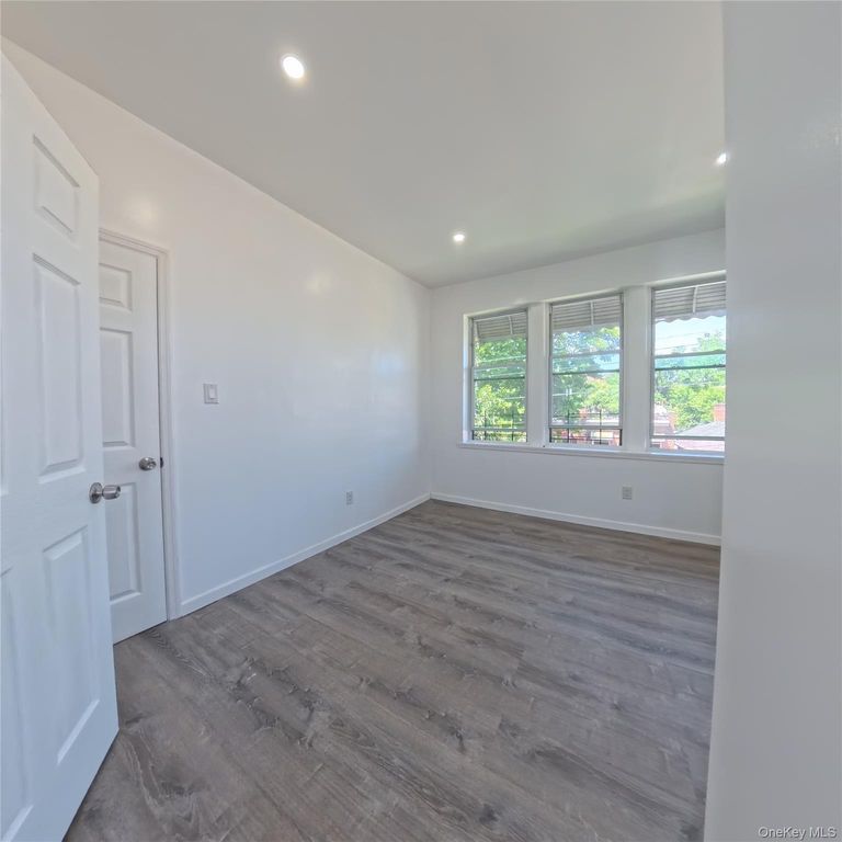 858 E 230th Street, Bronx, NY 10466