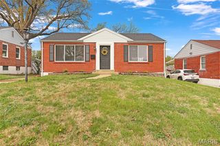 7821 Parkwood Drive, St Louis, MO 63123