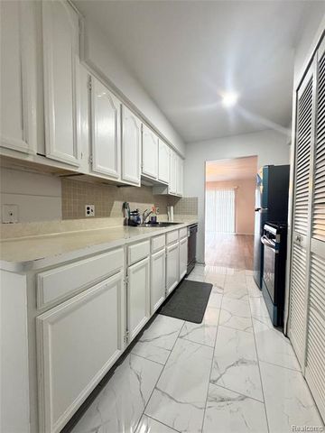 4386 15 Mile Road 64, Sterling Heights, MI 48310