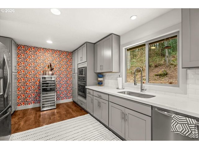 30475 Sw RIVERWOOD Dr, West Linn, OR 97068