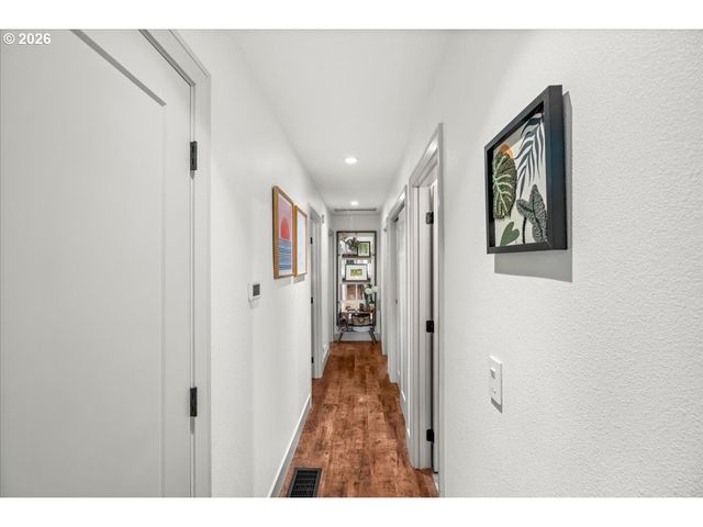 30475 Sw RIVERWOOD Dr, West Linn, OR 97068