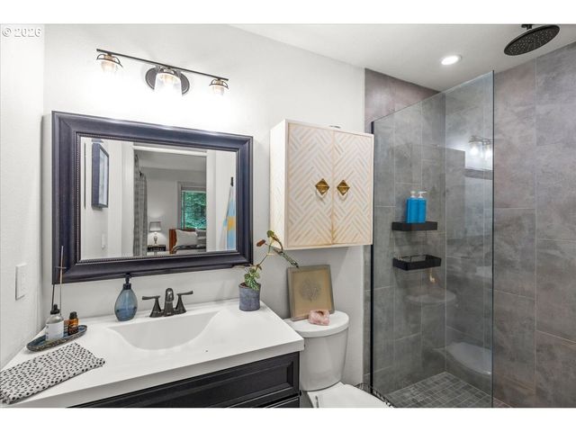 30475 Sw RIVERWOOD Dr, West Linn, OR 97068