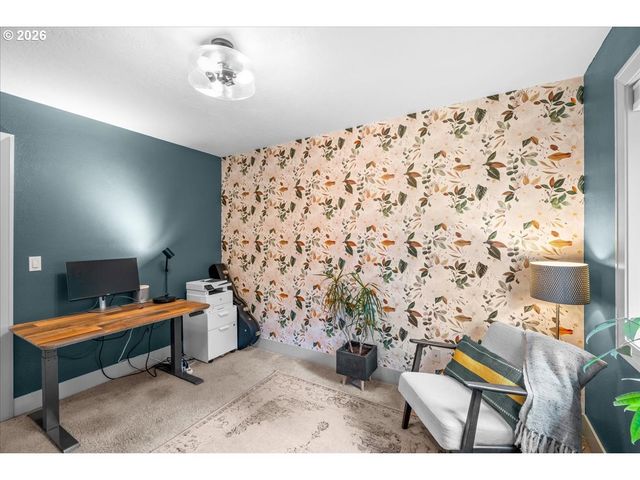 30475 Sw RIVERWOOD Dr, West Linn, OR 97068