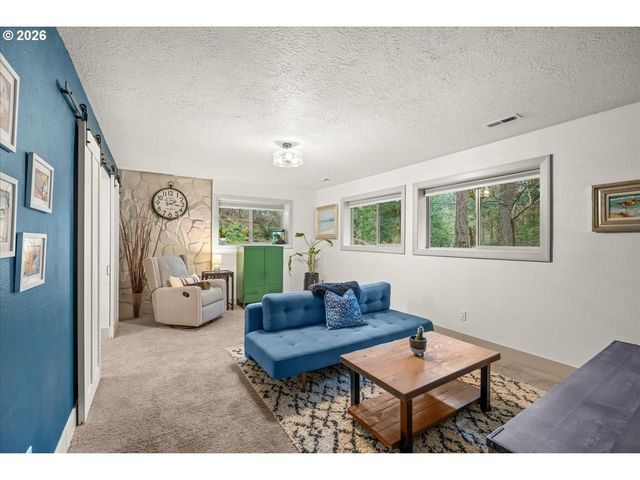 30475 Sw RIVERWOOD Dr, West Linn, OR 97068