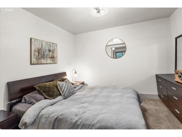 30475 Sw RIVERWOOD Dr, West Linn, OR 97068