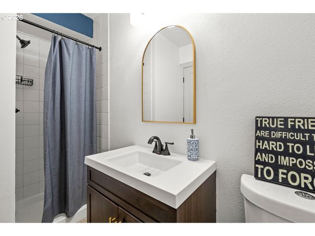 30475 Sw RIVERWOOD Dr, West Linn, OR 97068