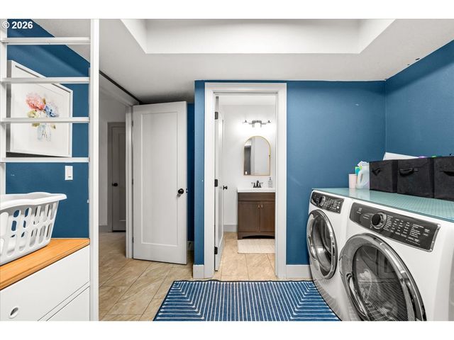 30475 Sw RIVERWOOD Dr, West Linn, OR 97068