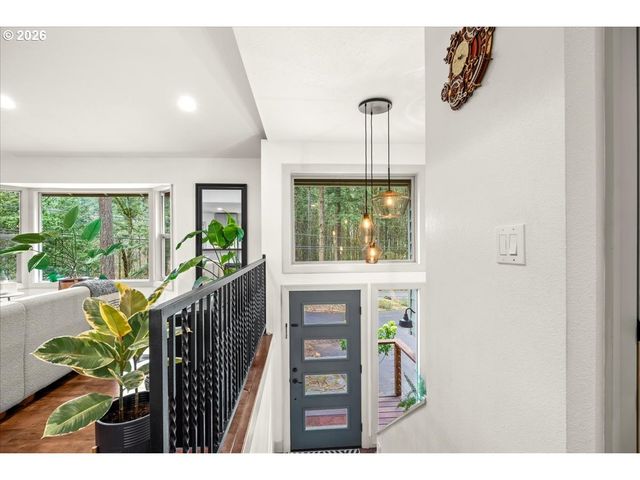 30475 Sw RIVERWOOD Dr, West Linn, OR 97068