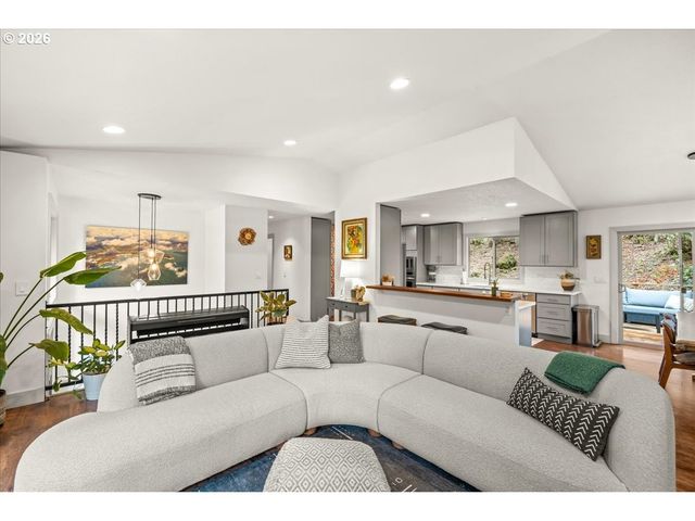 30475 Sw RIVERWOOD Dr, West Linn, OR 97068