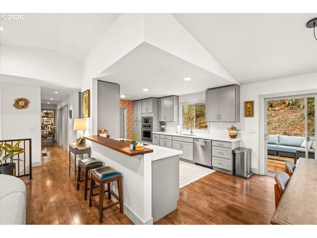 30475 Sw RIVERWOOD Dr, West Linn, OR 97068